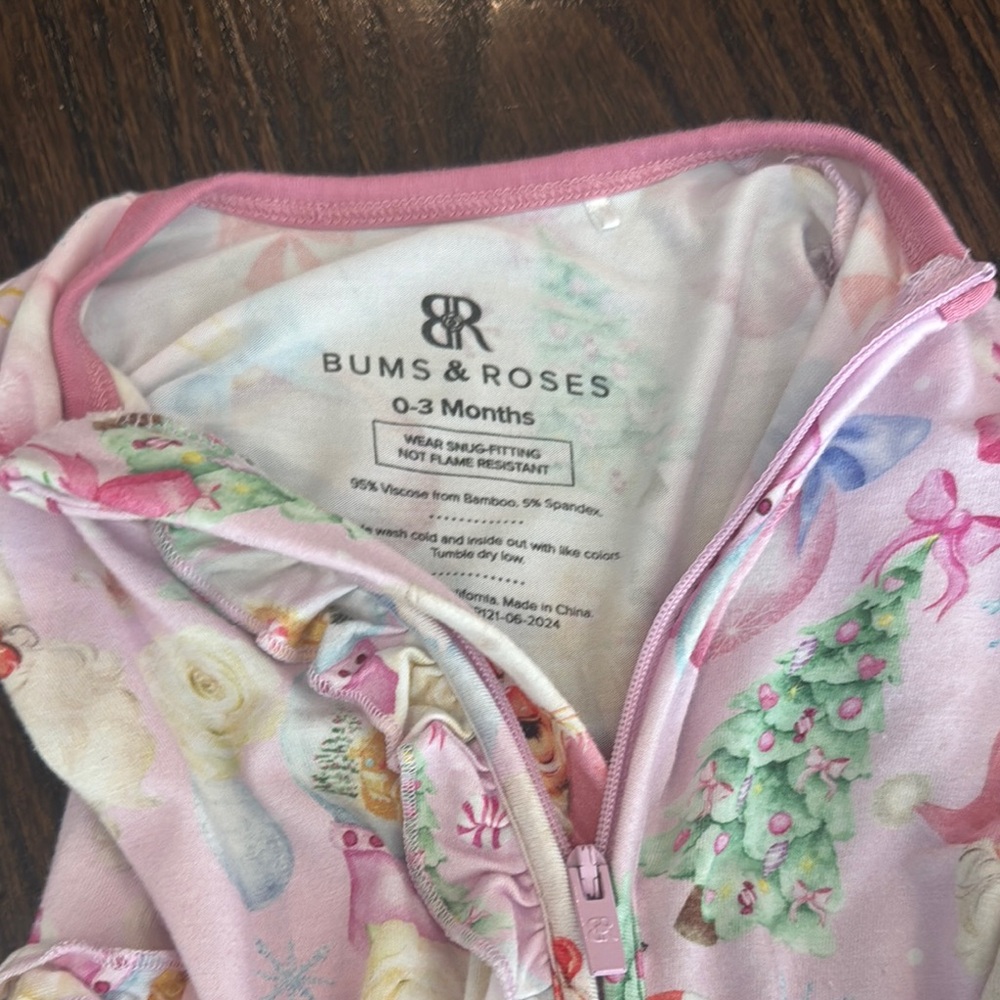 Bums & Roses Holiday Pj pack of 3 - one 3-6 month & 2 0-3 month - NO STAINS - Picture 10 of 11